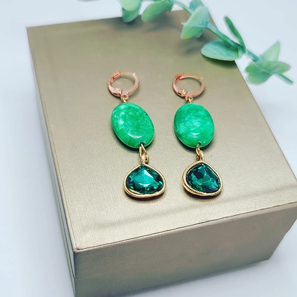 Green Rhinestone earring - Picture 1 of 3